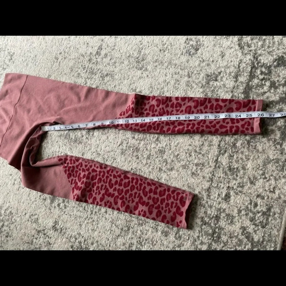 Fabletics seamless leggings high rise pink leopard animal print XS new - Picture 6 of 10